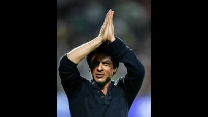 শত্রুর সঙ্গেই শাহরুখের বাস, বলিউডে বাদশার সঙ্গে ঠাণ্ডা লড়াইয়ে সামিল যে তারকারা