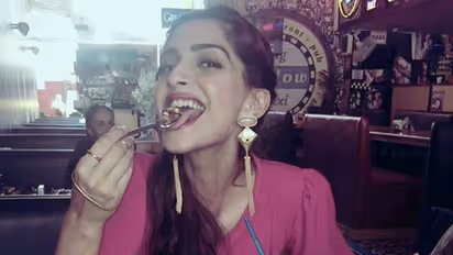 'ലോക്ക്ഡൗണ്‍ കഴിഞ്ഞാല്‍ ഉള്ള പൈസയൊക്കെ കൊടുത്ത് വാങ്ങിക്കഴിക്കുന്നത്...'