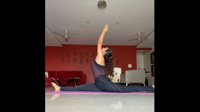 రామ్ చరణ్ ఐటమ్ బ్యూటీ యోగాసనాలు.. మైండ్ బ్లోయింగ్ హాట్