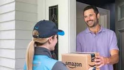 கொரோனா பீதியிலும் ஜோராக நடக்கும் ஆன்லைன் வர்த்தகம்...அமெரிக்கர்களுக்கு சேவை செய்ய ஆட்களை இறக்க போகும் அமேசான்!