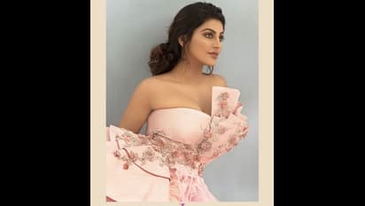 டீப் நெக் ஓபன்... டாப் ஆங்கிளில் புதுமையாக போஸ் கொடுத்த யாஷிகா ஆனந்த்... வைரலாகும் ஹாட் கிளிக்...!