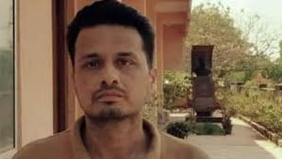 கொரோனா பாதிப்புடன் ஓட்டம் பிடித்த டெல்லி இளைஞரை சுற்றி வளைத்து பிடித்த போலீஸ் !