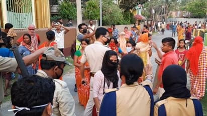 এলাকায় নিম্নমানের চাল 'বিলি' তৃণমূল কাউন্সিলরের, ধুন্ধুমারকাণ্ড রায়গঞ্জে