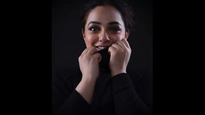 கொலு கொழுவென ஜொலிக்கும் ஓகே கண்மணி நித்யா மேனன் ! சற்றும் குறையாத அழகு !