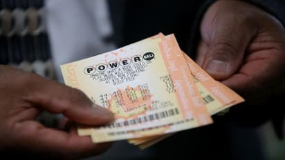 Lottery Winner : പോയത് ലോട്ടറി അടിച്ച 46,000 രൂപ വാങ്ങാൻ; തിരിച്ചെത്തിയത് 4.5 കോടിയുമായി !