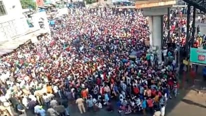 'ഘര്‍ ജാനേ ദോ'യെന്ന് തൊഴിലാളികള്‍ ; ലാത്തി വീശി പൊലീസ്