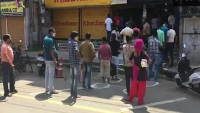 ஒருவருக்கு ஒரு பாட்டில்தான்... அதிரடியாக தொடங்கிய மது விற்பனை..!