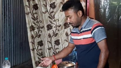 অত্যাধুনিক স্যানিটাইজার মেশিনে জীবাণুমুক্ত হবে  শরীর, নয়া আবিষ্কার রায়গঞ্জের যুবকের