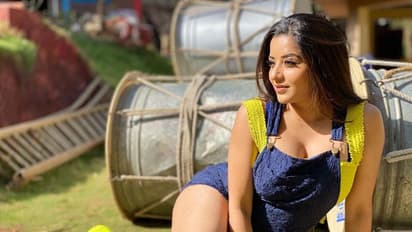 Monalisa : হলুদ 'স্পোর্টস ব্রা'-পরে উদ্দাম নাচ, ঝুমা বউদির কোমরের ঠুমকায় কুপোকাত ভক্তরা