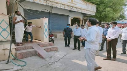 ఇక్కడ ఒక్కటే కేసు, పెరుగొద్దు: ఇంటింటికీ మంత్రి కేటీఆర్