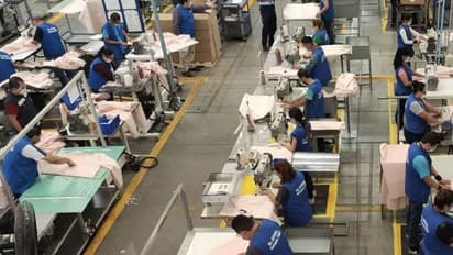 వాటితో మెడికల్ గౌన్లు, ఫేస్ మాస్కులను తయారి చేయనున్న ఫోర్డ్ కంపెనీ