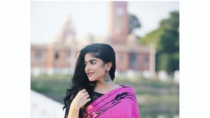 லாக்டவுனில் நடிகை மேகா ஆகாஷ் செய்யும் அலப்பறைகள்... வீட்டில் என்னமா சேட்டை பண்றாங்க பாருங்க....!