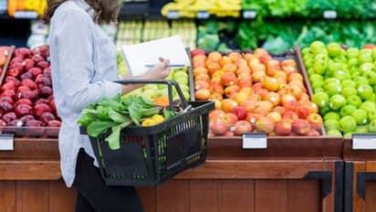 കൊവിഡ് 19; വീട്ടുസാധനങ്ങള്‍ വാങ്ങിക്കാന്‍ പുറത്തുപോകുമ്പോള്‍...