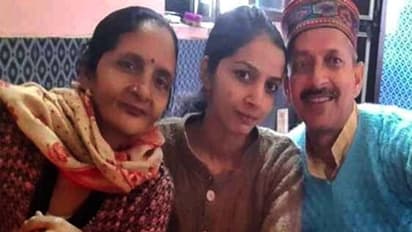 जिस दिन बारात आनी थी, उसी दिन वो ड्यूटी करने घर से निकल पड़ी, एक नर्स की कहानी