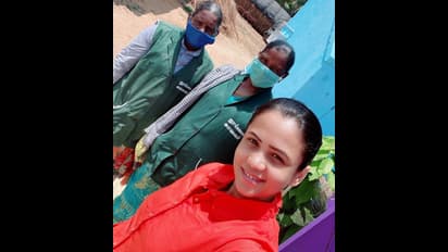 கிராமத்தில் ஜாலியாக பொழுதை கழிக்கும் தொகுப்பாளினி மணிமேகலையின் உச்சகட்ட அலப்பறைகள் !