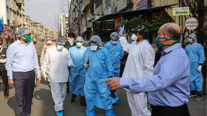 করোনা যুদ্ধে বিজয়ী, সুস্থ হয়ে বাড়ি ফিরছেন মধ্যমগ্রামের কাউন্সিলর