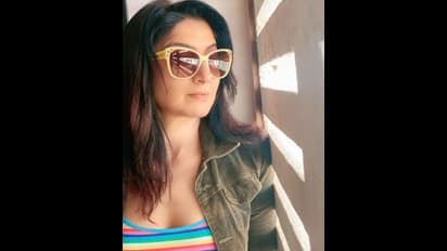 புடவை முதல் மார்டன் டிரஸ் வரை அனைத்திலும் நவரசம்... பார்க்க, பார்க்க பரவசம்... நடிகை ஆர்த்தி நாக்பால்...!