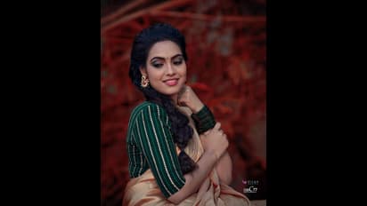 வெள்ளித்திரை நடிகைகளை மிஞ்சும் சீரியல் நடிகைகள்..! பளபளக்கும் உடையில் ரகரகமாய் போஸ் கொடுத்த பவித்ரா ஜனனி!