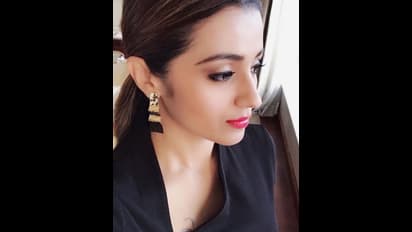 டாப் ஸ்டார்களின் பர்ஸ்ட் சாய்ஸ்... இளம் ஹீரோயின்களுக்கே டப் கொடுக்கும் அழகி த்ரிஷாவின் அசத்தல் போட்டோஸ்...!