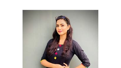 சீரியல் நடிகை என்றால் புடவையில் தான் போஸ் கொடுப்பங்களோ..? சிந்திக்க வைத்த ஜனனி..! லேட்டஸ்ட் போட்டோஸ்..!