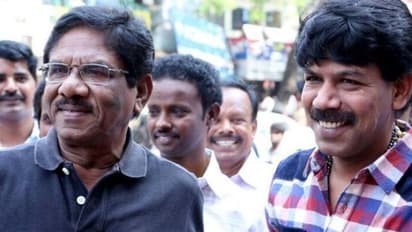 இயக்குனர் பாலா - பாரதிராஜாவுக்கு போட்டியா? 'குற்றபரம்பரை' நாவலை படிக்கும் மற்றொரு இயக்குனர்!