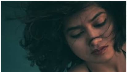 ക്രോപ് ചെയ്ത് എഡിറ്റ് ചെയ്ത ചിത്രം, അനാര്ക്കലി മരിക്കാറിന്റെ കമന്റ് ചര്ച്ചയാക്കി ആരാധകര്