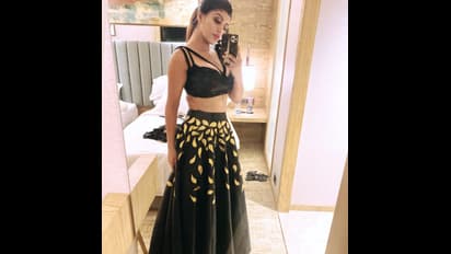 அழகால் இதயத்தை கொள்ளையடிக்கும் அழகு பொம்மை யாஷிகா ஆனந்த் ! பார்வையே வேற லெவல்...