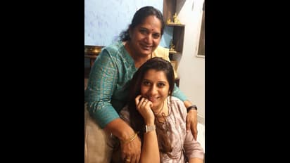 தனது குடும்ப படத்தை வெளியிட்ட தொகுப்பாளினி பிரியங்கா ! வீட்டில் போர் அடிச்சா வேற என்ன பண்றது !