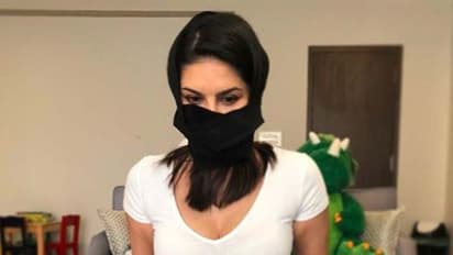 মুখে ডায়াপার থেকে মাস্ক, নানা কৌশলে করোনা ঠেকাতে প্রস্তুত সানি