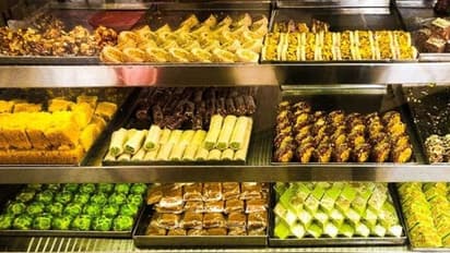 മധുരത്തിനോട് 'നോ' പറയില്ല; മധുരപലഹാരങ്ങള്‍ അവശ്യസാധന പട്ടികയിലാക്കി ബംഗാള്‍