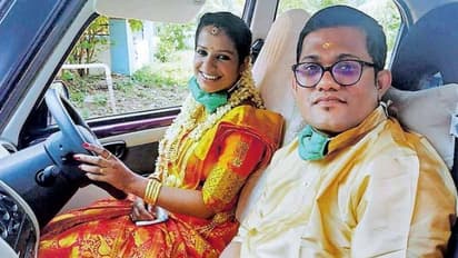 'ചോറ്റാനിക്കര ടു പാലക്കാട്', വിവാഹം കഴിഞ്ഞ് 130 കിലോമീറ്റര്‍ കാറോടിച്ച് വധുവിന്റെ ഗൃഹപ്രവേശം