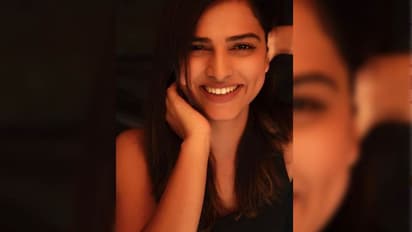 டாப்லெஸ் புகைப்படம் கேட்ட ரசிகர்..! ஆசையை நிறைவேற்றிய நடிகை!