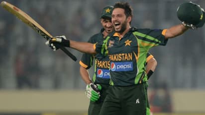 মুশফিকুরের ব্যাট কিনলেন আফ্রিদি, ঐতিহাসিক মুহুর্ত, দাবি বিশেষজ্ঞদের