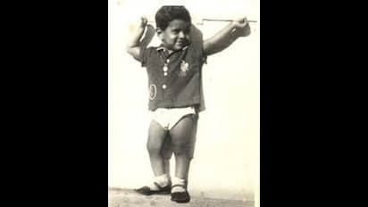 க்யூட் பேபி முதல் மாஸ் சியான் வரை... இதுவரை நீங்கள் பார்த்திராத விக்ரமின் அரிய புகைப்பட தொகுப்பு...!