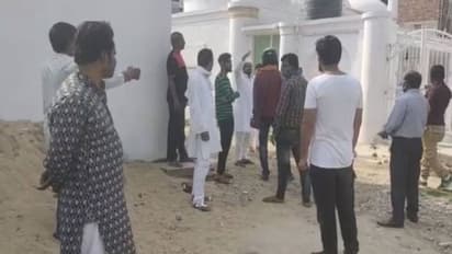 जानें क्यों बिहार में मस्जिद ने बरसने लगे पत्थर और ईटे