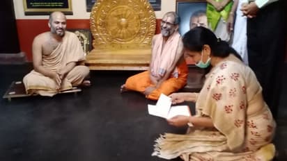 ಕೊರೋನಾ ವಿರುದ್ಧ ಹೋರಾಟ; ಉಡುಪಿ ಅದಮಾರು ಮಠದಿಂದ  55 ಲಕ್ಷ  ರೂ. ದೇಣಿಗೆ