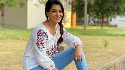 ஸ்டராங் சிரிப்பில் ரசிகர்களை கவரும் சரத்குமாரின் மகள் வரலக்ஷ்மி சரத்குமார் ! புகைப்படங்கள் உள்ளே !