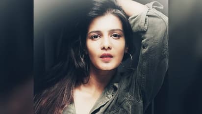 உதயநிதி ஸ்டாலின் உடன் நெருக்கமாக இருக்கும் மீரா மிதுன் ... புது சகாப்தம் படைக்க அழைப்பு வேற...!