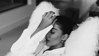 ஊரடங்கில் யோகா செய்து நேரத்தை கழிக்கும் எமி ஜாக்சன் புகைப்படங்கள் உள்ளே !