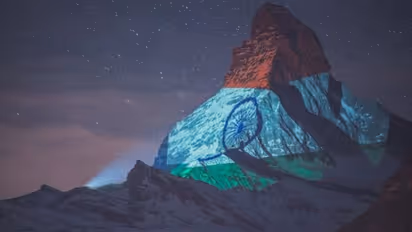 ಸ್ವಿಟ್ಜರ್ಲೆಂಡ್ ಪರ್ವತದ ಮೇಲೆ ಭಾರತದ ತಿರಂಗ ಪ್ರದರ್ಶನ, ಕೊರೋನಾ ಹೋರಾಟಕ್ಕೆ ಒಗ್ಗಟ್ಟಿನ ಮಂತ್ರ!