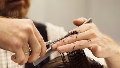 முழு ஊரடங்கை நோக்கி நகரும் தமிழகம்? கிராம புறங்களில் சலூன் கடைகள் இயங்க தடை..!