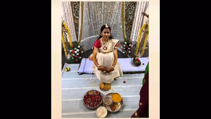 எளிமையாக நடந்து முடிந்த...  முன்னாள் முதல்வர் எச்.டி.குமாரசாமியின் மகன் நடிகர் நிகில் - ரேவதி திருமண புகைப்பட