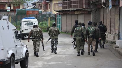 J&K Terrorist Attack : ജമ്മുകശ്മീരിൽ പൊലീസിന് നേരെ ഭീകരാക്രമണം, വെടിവെപ്പിൽ പൊലീസ് ഉദ്യോഗസ്ഥന് വീരമൃത്യു