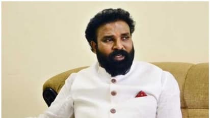 'ഉപ്പുവെള്ളവും മഞ്ഞളും കൊവിഡ് മാറ്റും'; അശാസ്ത്രീയ വാദവുമായി കര്ണാടക ആരോഗ്യമന്ത്രി