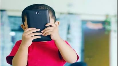 लॉकडाउन में बच्चों को गैजेट से रखें दूर, इसके गलत असर से बचाने के लिए अपनाएं ये 5 तरीके
