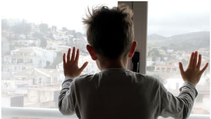 ആറ് ആഴ്ചകള്ക്ക് ശേഷം കുട്ടികള്ക്ക് പുറത്തിറങ്ങാന് അവസരമൊരുക്കി സ്പെയിന്