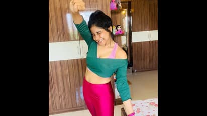 டெய்லி ஒர்கவுட் பண்ணுங்க ! ரசிகர்களுக்கு செல்லமாய் கண்டிஷன் போடும் பிக் போஸ் சாக்ஷி அகர்வால் !