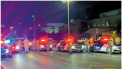 ആരോഗ്യപ്രവര്ത്തകര്ക്ക് ഐക്യദാര്ഢ്യവുമായി ദേശീയഗാനം ആലപിച്ച് യുഎഇ ജനത, വീഡിയോ