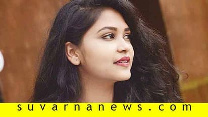 ಬೇರೆ ಧಾರಾವಾಹಿಗಳನ್ನು ನೋಡುತ್ತಾ ಎಂಜಾಯ್ ಮಾಡುತ್ತಿರುವ 'ಕಮಲಿ'!