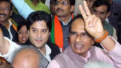 মধ্যপ্রদেশে জ্যোতিরাদিত্যর 'মিশন' সফল, 'মন্থন থেকে উঠে আসা বিষ পান'-এর সঙ্গেই তুলনা শিবরাজের